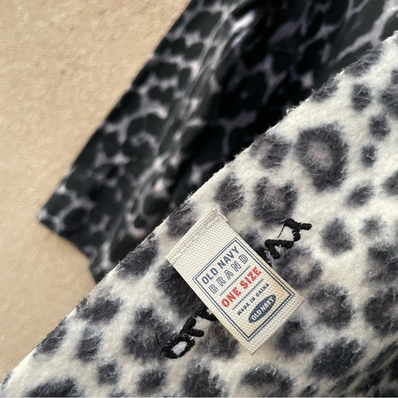 Old Navy Cheetah Animal Print Heavy Knit Dress/Tunic Tee & flannel scarf | Sz L - Picture 5 of 5